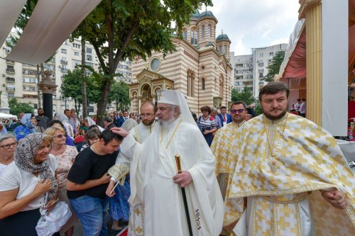 Reînnoirea veșmântului de har al Bisericii Domnița Bălașa din București Poza 222057