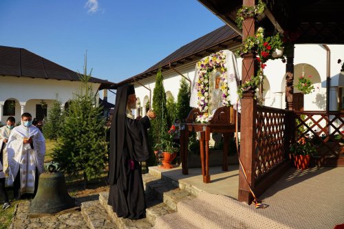 A început tradiționalul pelerinaj din județul Galați închinat Maicii Domnului Poza 222145