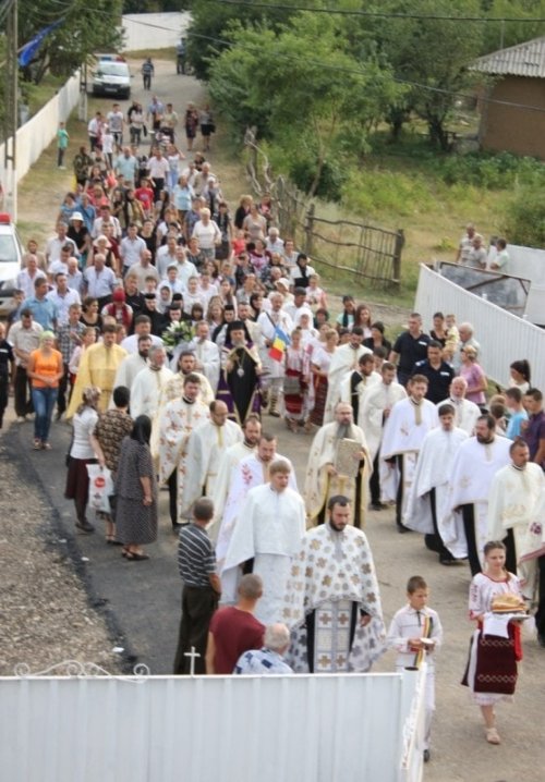 A început tradiționalul pelerinaj din județul Galați închinat Maicii Domnului Poza 222146