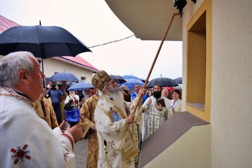 Biserica din Bărbătești a primit haina luminoasă a sfințirii Poza 222104
