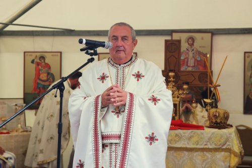Biserica din Bărbătești a primit haina luminoasă a sfințirii Poza 222105