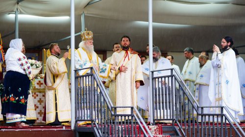 Liturghie arhierească la Catedrala Arhiepiscopală din Suceava Poza 222102