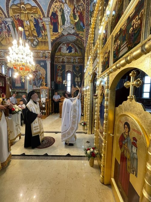 Sfințirea catapetesmei bisericii din Prunișor, județul Arad  Poza 222110