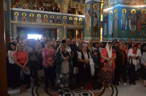 Liturghie arhierească în ajun de post la Mănăstirea Izbuc Poza 222295