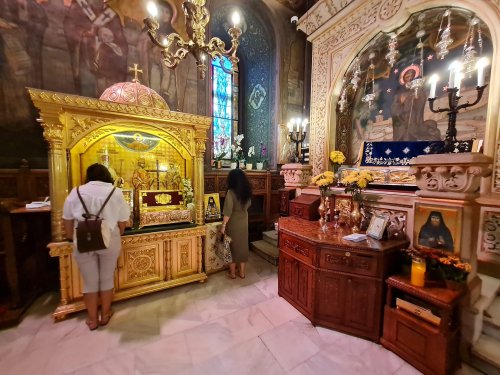 Odor sfânt așezat spre închinare în Catedrala Patriarhală Poza 222350