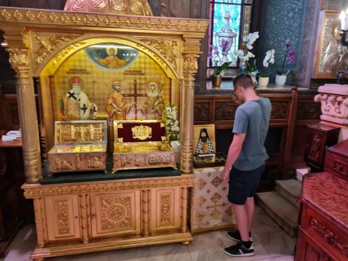 Odor sfânt așezat spre închinare în Catedrala Patriarhală Poza 222353