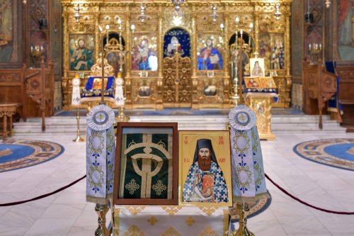 Odor sfânt așezat spre închinare în Catedrala Patriarhală Poza 222421