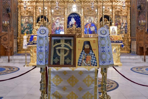 Odor sfânt așezat spre închinare în Catedrala Patriarhală Poza 222422