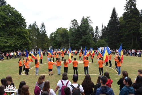 Peste 500 de tineri în Poiana Prieteniei, la Nemțișor Poza 222245