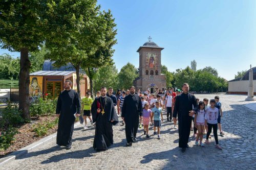 Copii din Prahova în vizită pe Dealul Patriarhiei Poza 222412