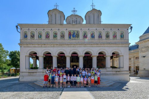 Copii din Prahova în vizită pe Dealul Patriarhiei Poza 222413