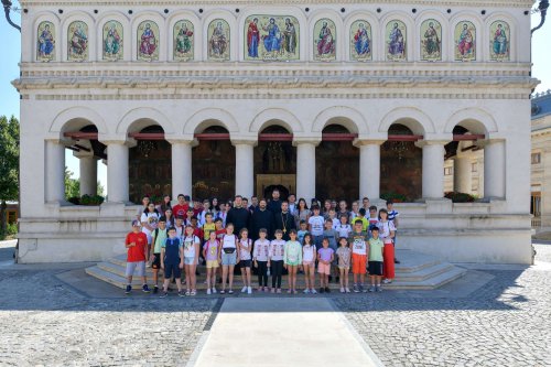 Copii din Prahova în vizită pe Dealul Patriarhiei Poza 222414