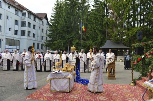 Au debutat sărbătorile închinate sfinților nemțeni Poza 222505