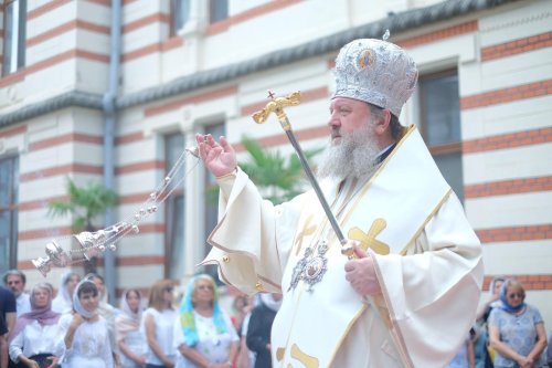 Slujire arhierească la Mănăstirea Radu Vodă cu prilejul Schimbării la Faţă a Domnului Poza 222729