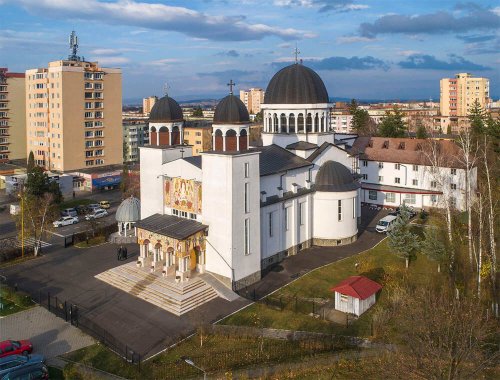 Biserica Schimbării la Față din Braşov, lumină pentru credincioşii de pretutindeni Poza 222139
