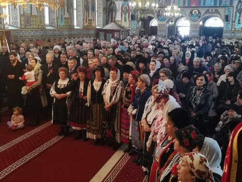Biserica Schimbării la Față din Braşov, lumină pentru credincioşii de pretutindeni Poza 222141
