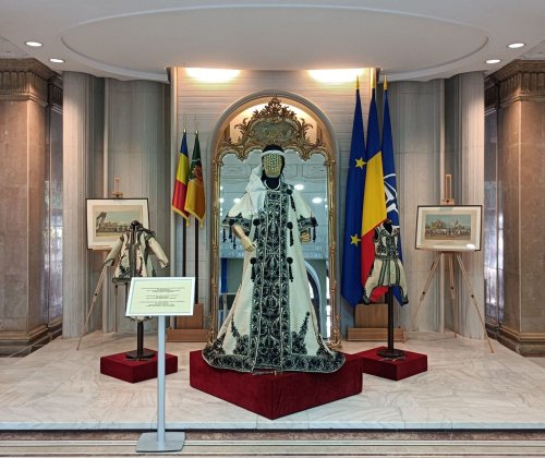 Costume populare ale familiei regale expuse  la Muzeul Militar Național Poza 222989