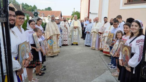 Daruri duhovniceşti pentru comunitatea din Dridif, judeţul Braşov Poza 223010