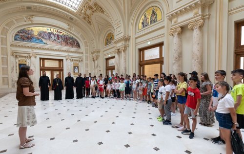 Peste 50 de copii au vizitat Bucureștiul în cadrul proiectului „Alege şcoala!” Poza 222977