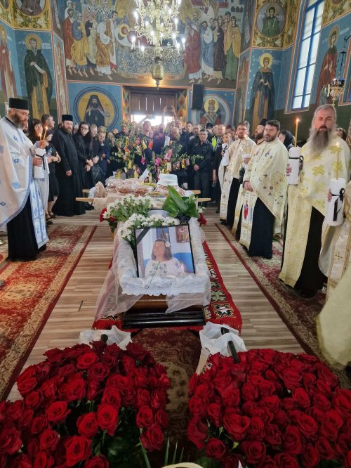 Mesaj de condoleanţe la înmormântarea mamei arhidiaconului Maxim Țifui Poza 223114