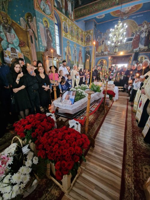 Mesaj de condoleanţe la înmormântarea mamei arhidiaconului Maxim Țifui Poza 223117