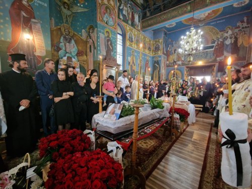 Mesaj de condoleanţe la înmormântarea mamei arhidiaconului Maxim Țifui Poza 223118