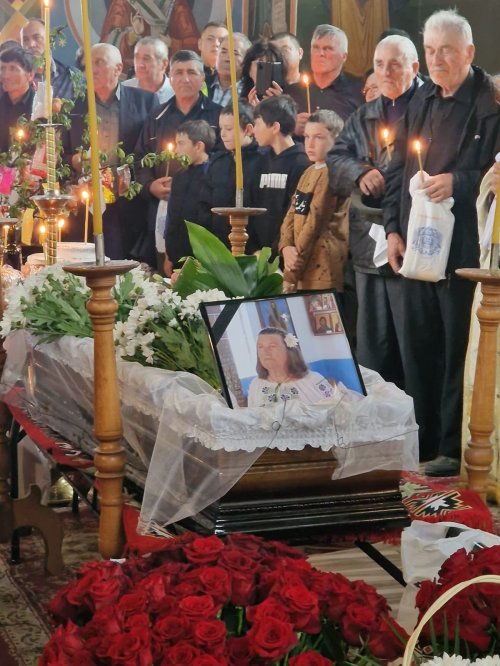 Mesaj de condoleanţe la înmormântarea mamei arhidiaconului Maxim Țifui Poza 223121