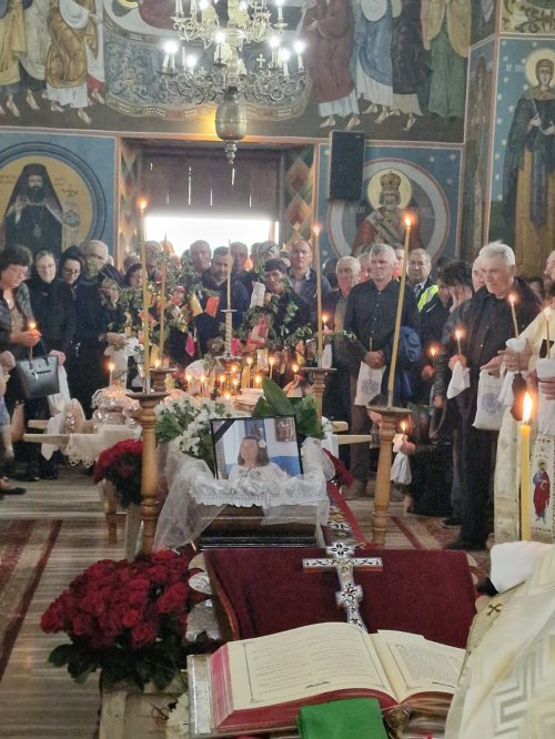 Mesaj de condoleanţe la înmormântarea mamei arhidiaconului Maxim Țifui Poza 223123