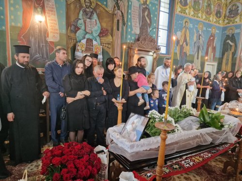 Mesaj de condoleanţe la înmormântarea mamei arhidiaconului Maxim Țifui Poza 223125