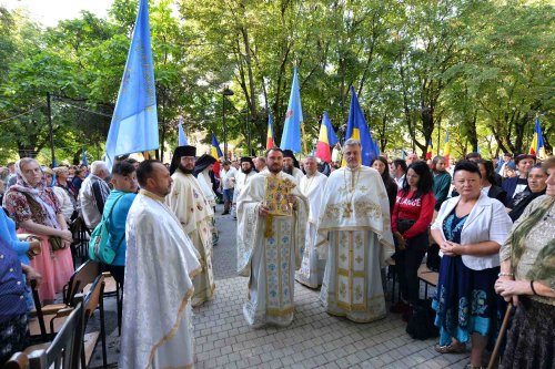 Sărbătoare și comuniune a tinerilor misionari în cetatea Târgoviștei Poza 223220
