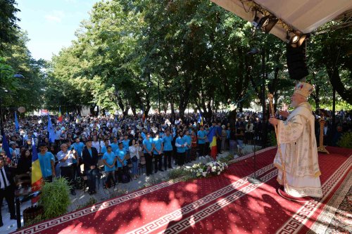 Sărbătoare și comuniune a tinerilor misionari în cetatea Târgoviștei Poza 223227