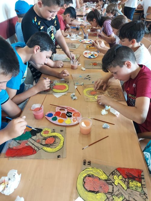 Tabără de pictură şi creaţie pentru copii la Bărcut, judeţul Braşov Poza 223349