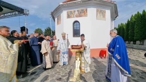 Biserica din satul Măieruş, judeţul Braşov, a fost resfinţită Poza 223393