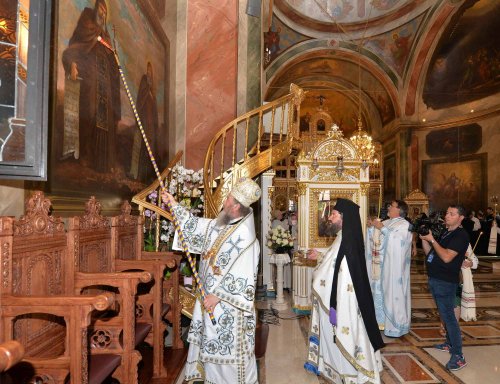 Biserica mare a Mănăstirii Ghighiu a fost resfințită Poza 223487