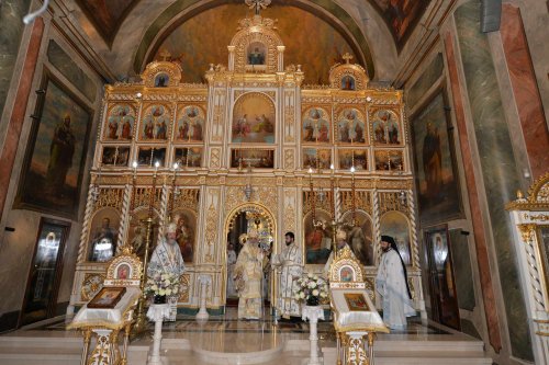 Biserica mare a Mănăstirii Ghighiu a fost resfințită Poza 223489