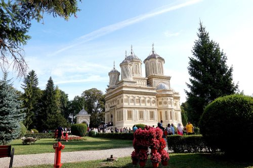 Hramul celebrei ctitorii a Sfântului Voievod Neagoe Basarab Poza 223547