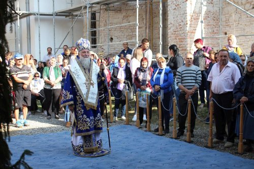 Liturghie arhierească la Mănăstirea Tismana Poza 223550