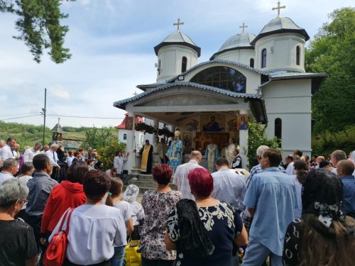 Slujire arhierească la hramul Mănăstirii Sânmărtinul de Câmpie, Mureş Poza 223537