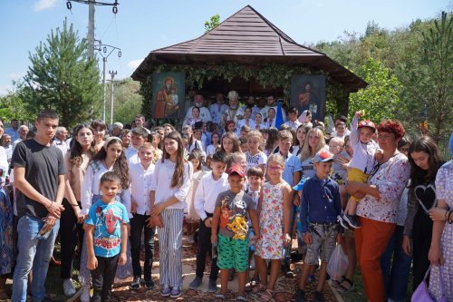 Sărbătoarea Sfinţilor Martiri Brâncoveni la Mănăstirea Cârlomăneşti Poza 223726