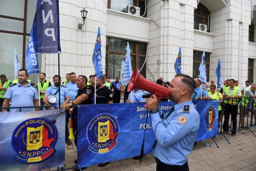 Proteste ale poliţiştilor şi angajaţilor din penitenciare  Poza 223798