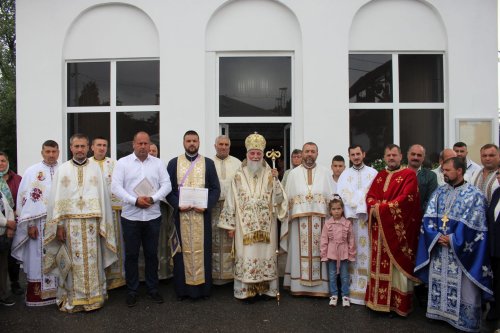 Înnoire şi binecuvântare la două parohii din Arhiepiscopia Craiovei Poza 223988