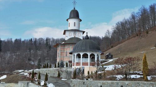 Mănăstirea Petrova „primeşte cu drag pe oricine, precum face şi Hristos” Poza 224096