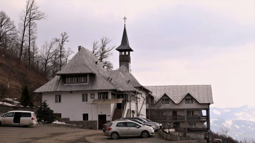Mănăstirea Petrova „primeşte cu drag pe oricine, precum face şi Hristos” Poza 224101