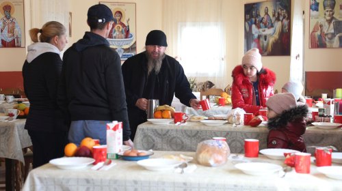 Mănăstirea Petrova „primeşte cu drag pe oricine, precum face şi Hristos” Poza 224103