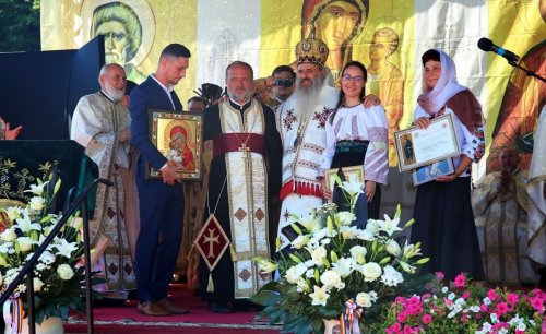 Împlinire și bucurie duhovnicească în parohia nemțeană Bucureni Poza 224433