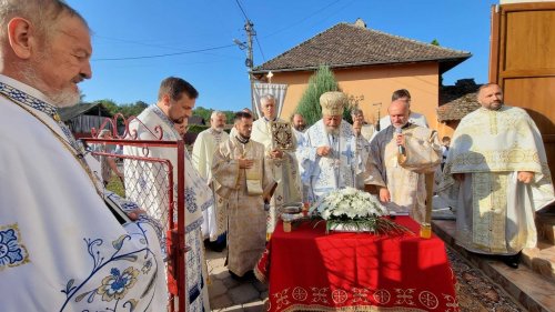 Sfinţire de biserică la Văleni, judeţul Braşov Poza 224484