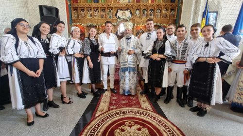 Sfinţire de biserică la Văleni, judeţul Braşov Poza 224492