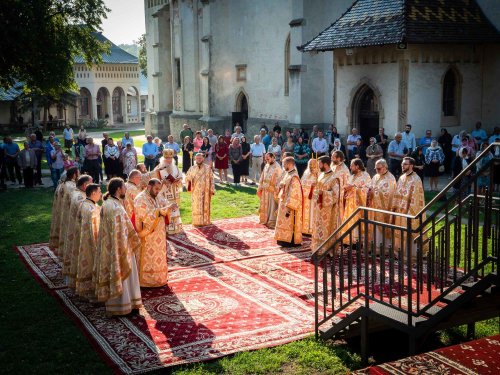 Liturghie arhierească la Catedrala Arhiepiscopală din Suceava Poza 224567