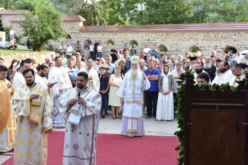 Cinstirea Botezătorului Ioan la mănăstirea mehedințeană Topolniţ̧a Poza 224713