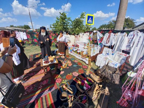 Festivalul „Ia românească în fiecare casă” într-o parohie din Republica Moldova  Poza 224691
